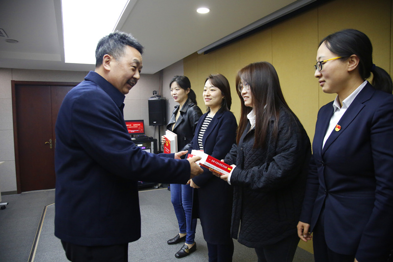 新型能源公司：“巾帼展风范，逐梦绽青春” 三·八妇女节主题运动盛大举行