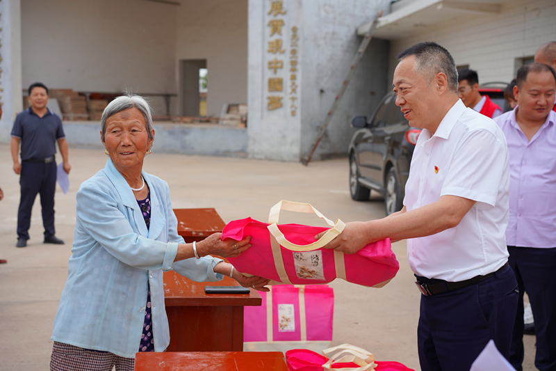 神木分公司团结神木市慈善协会开展“我为群众办实事”主题实践运动